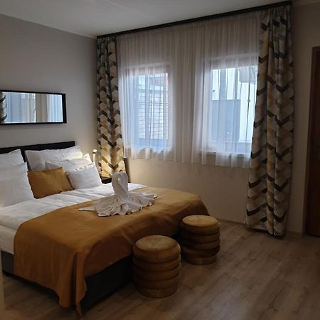 Indium City Panzio Eger Ngoại thất bức ảnh