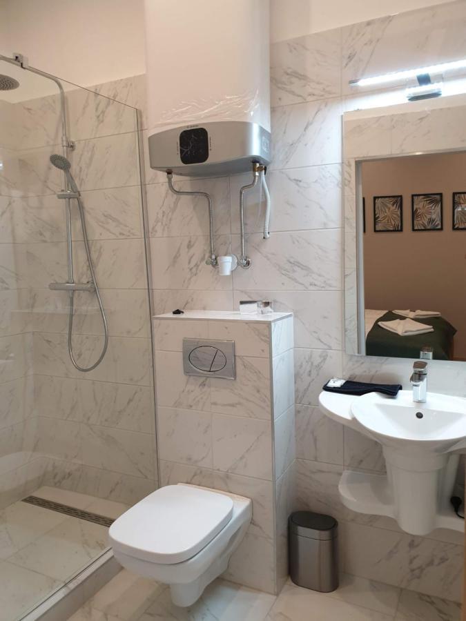 Indium City Panzio Eger Ngoại thất bức ảnh