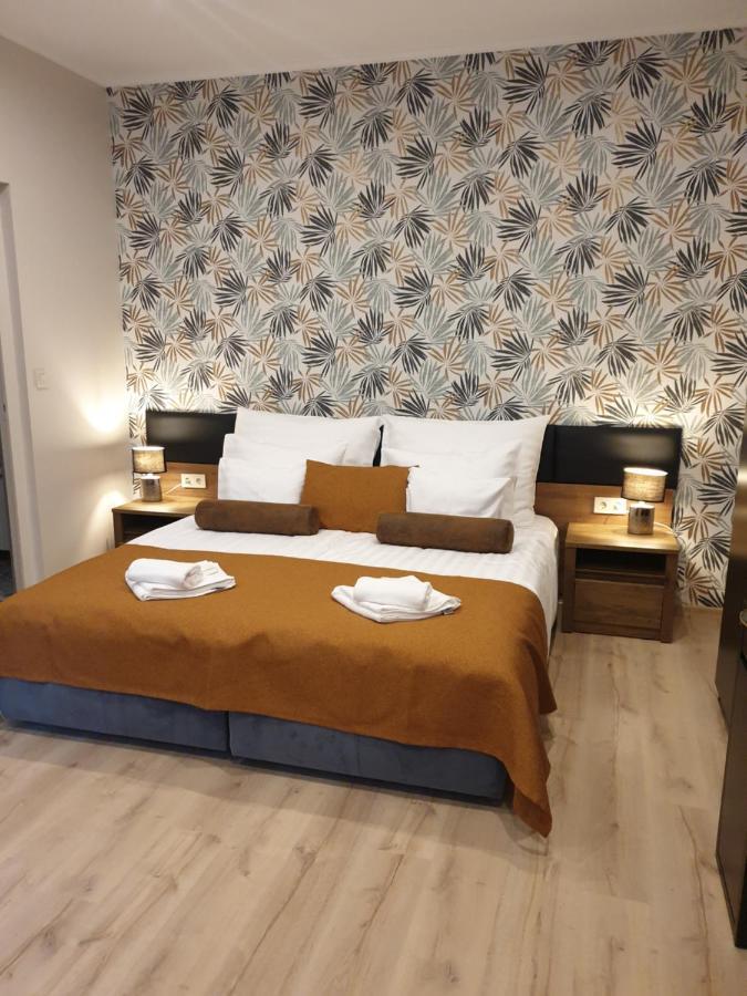 Indium City Panzio Eger Ngoại thất bức ảnh